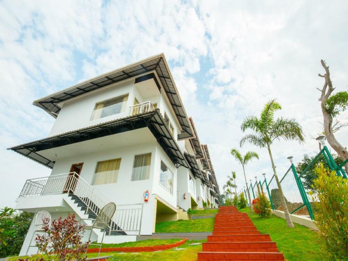 The Lake View Munnar Hotel Exterior photo