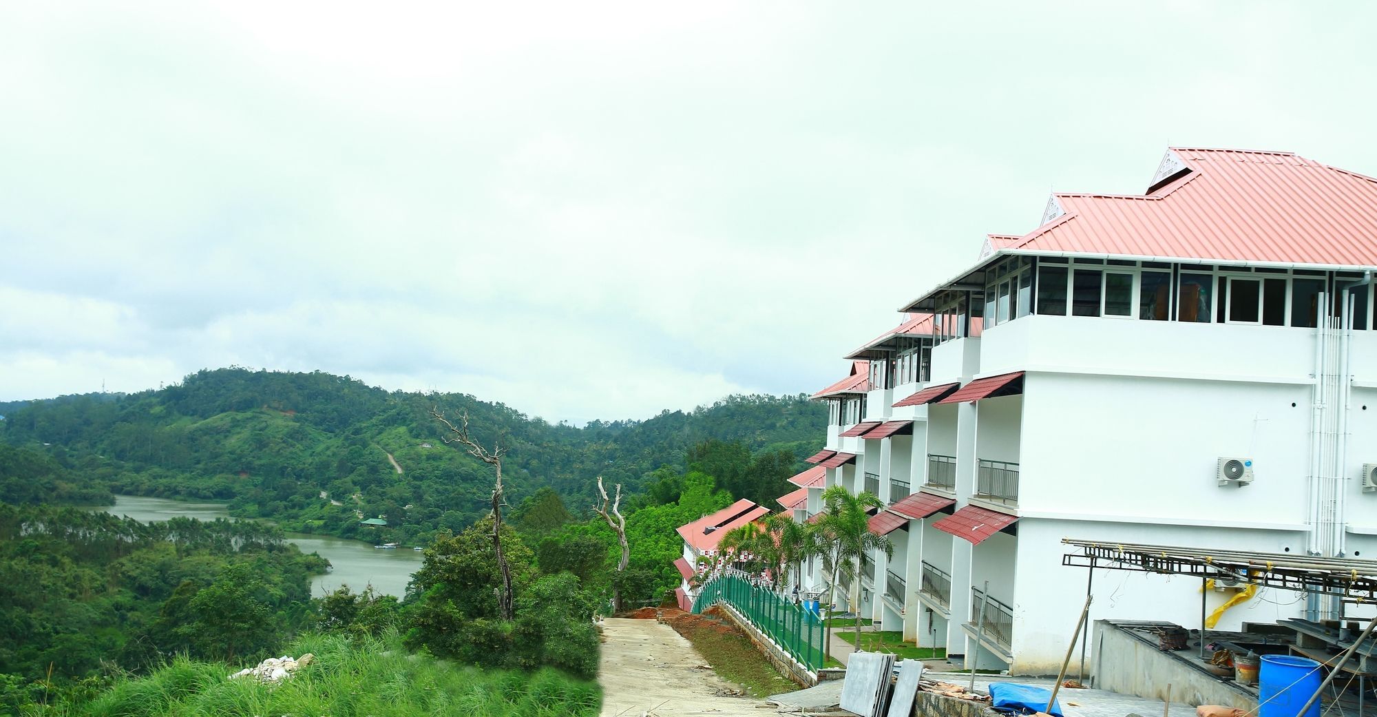 The Lake View Munnar Hotel Exterior photo