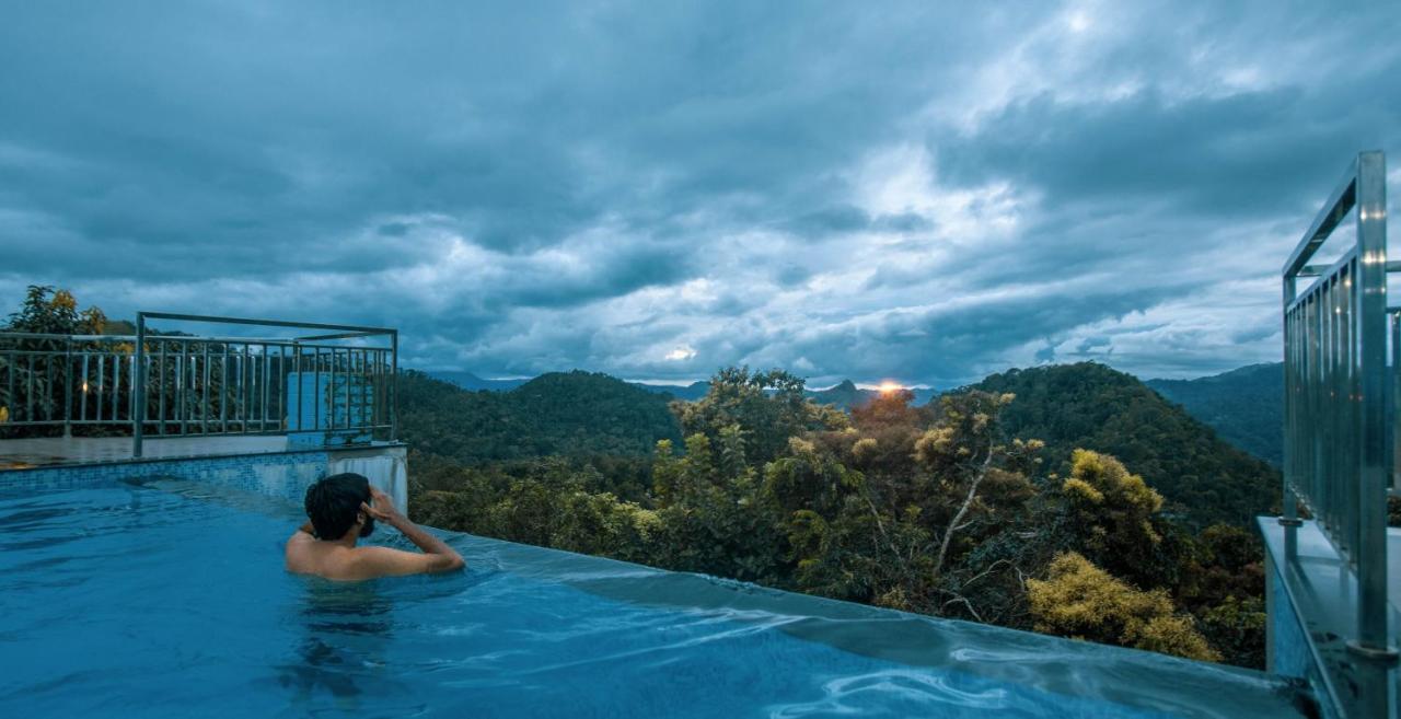 The Lake View Munnar Hotel Exterior photo