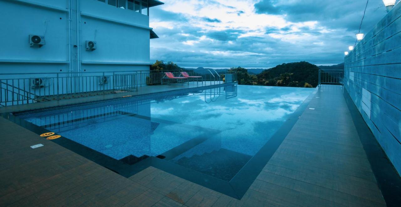 The Lake View Munnar Hotel Exterior photo