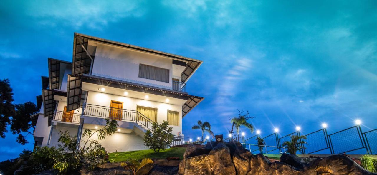 The Lake View Munnar Hotel Exterior photo